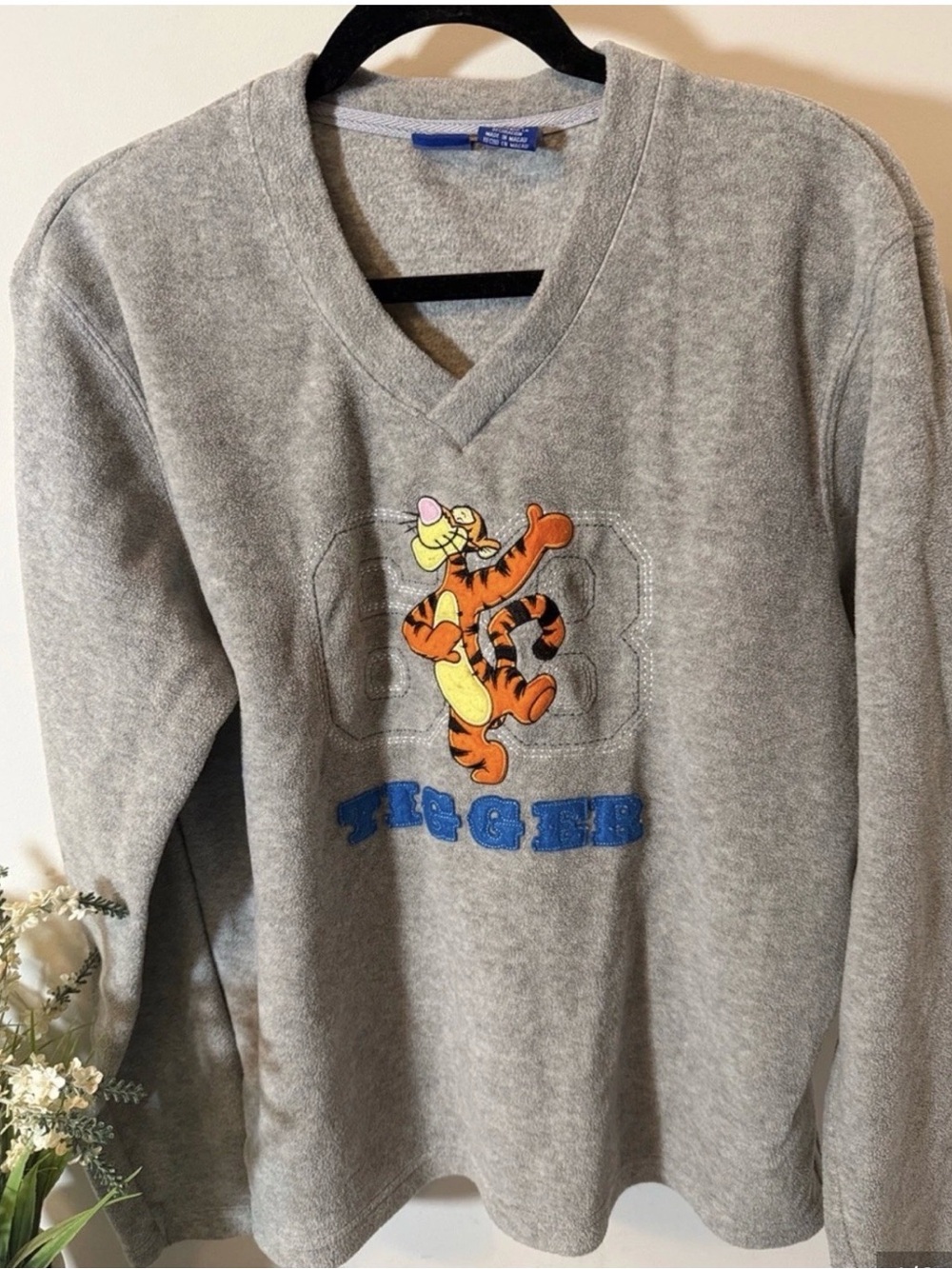 Vintage Disney Store Fleece Sweater Winter Pullover tigger Classic. Size L